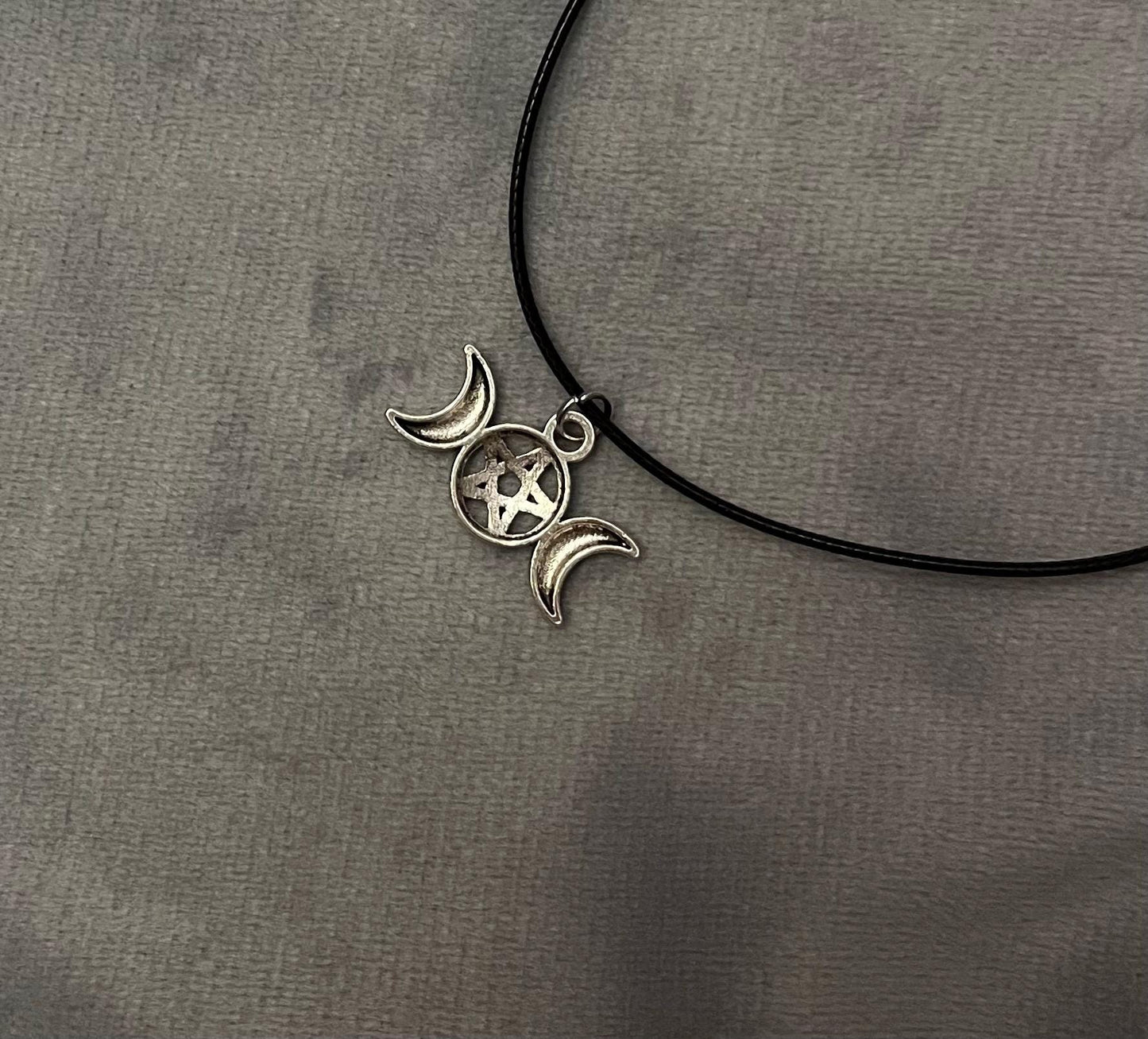 Choker Triple Moon Halsband Wicca Present Pagan Hänge Stjärna Silver Imitation Halvmåne Gudinna Smycken Pentakel och Månar