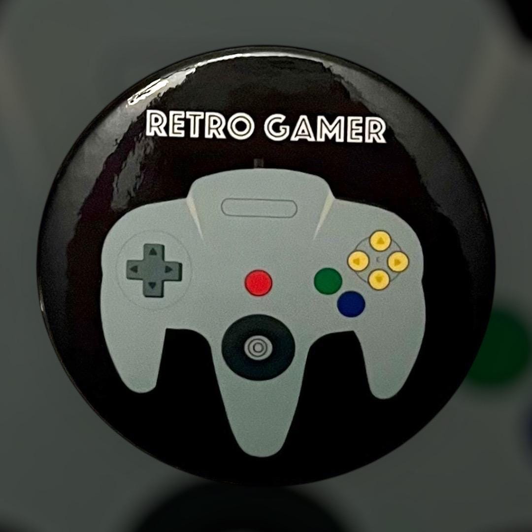 Nintendo 64 Pin Retro Gamer Knapp Pin N64 Badge Gaming Present