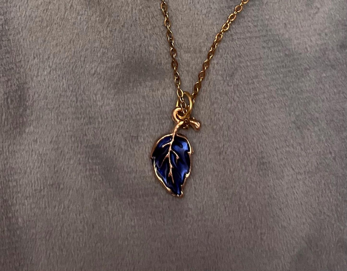 Halsband Höstlöv smycken Löv Guldimitation Hösttema smycken Vackert  halsband natur