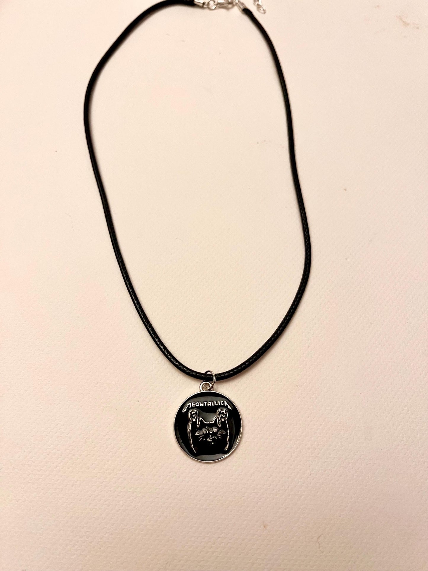 Meowtallica Halsband för Kattälskare Gåva Metall Kattsmycken